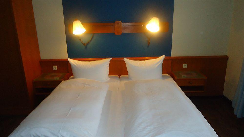 Hotel Rahlstedter Hof ฮัมบูร์ก ภายนอก รูปภาพ