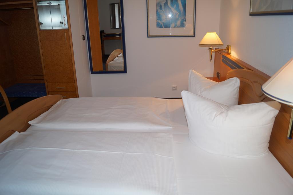 Hotel Rahlstedter Hof ฮัมบูร์ก ภายนอก รูปภาพ
