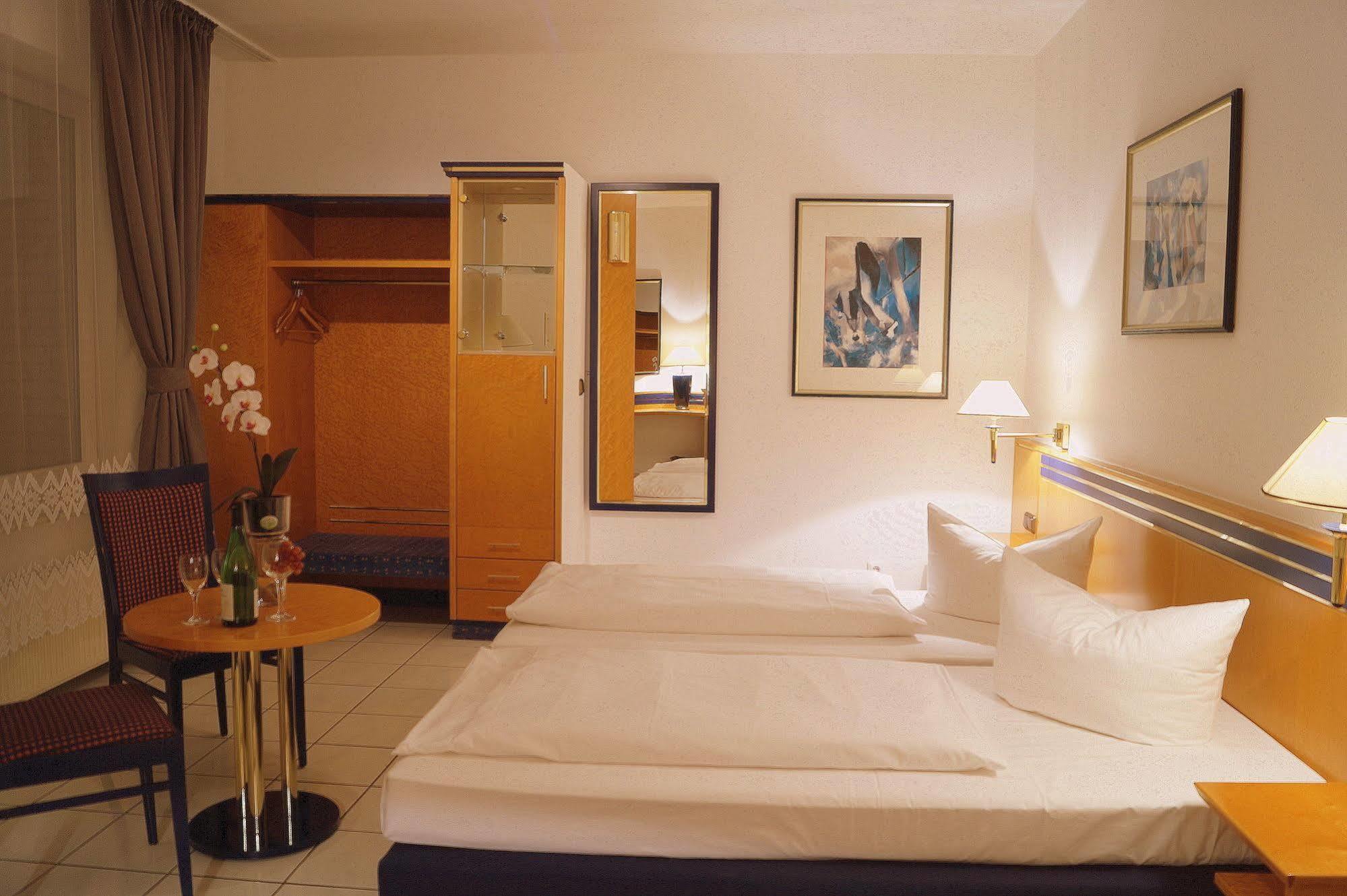 Hotel Rahlstedter Hof ฮัมบูร์ก ภายนอก รูปภาพ